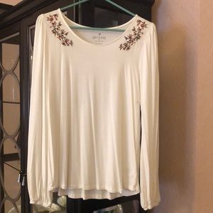 Pretty Off White blouse with embroidered  flowers from American Eagle. New/ tags